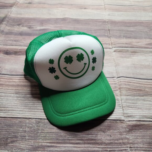 ⭐️ Green Happy Face Saint Patricks Day Trucker Hat - Picture 1 of 6